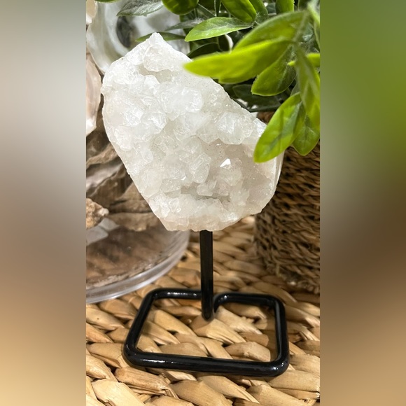 Quartz on a stand - Picture 7 of 15